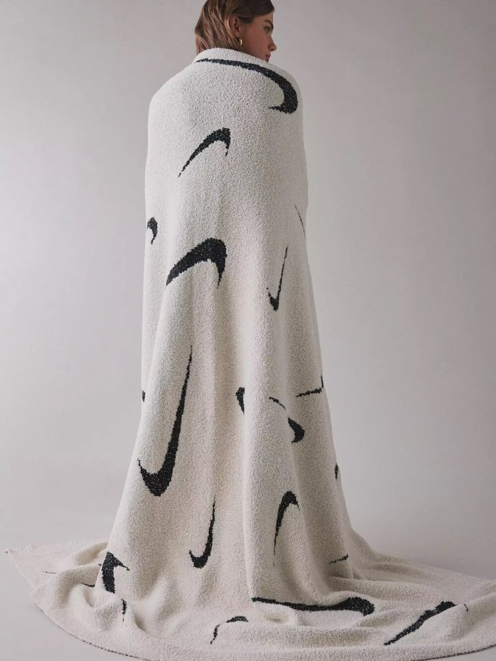 Nike Phoenix Cozy Boucle Unisex Blanket in Beige/White 69" x 77" - NWT!